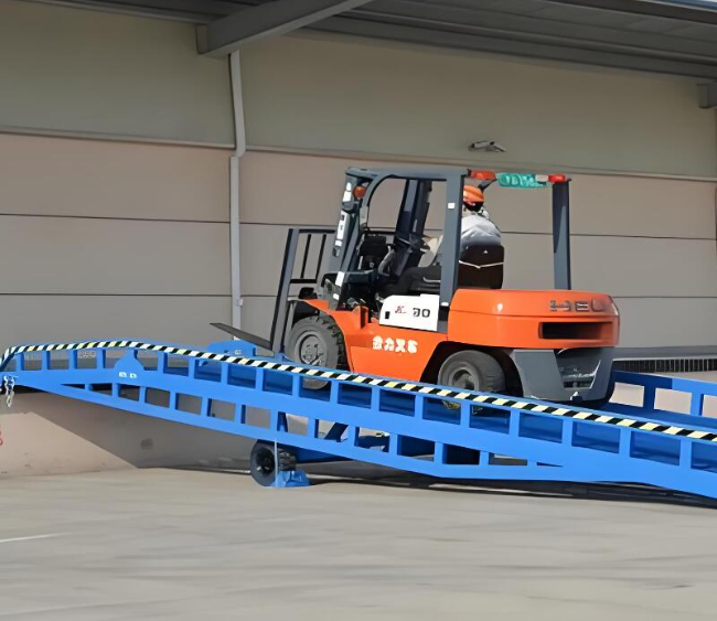 梅里斯达斡尔族移动式卸货平台（叉车用）